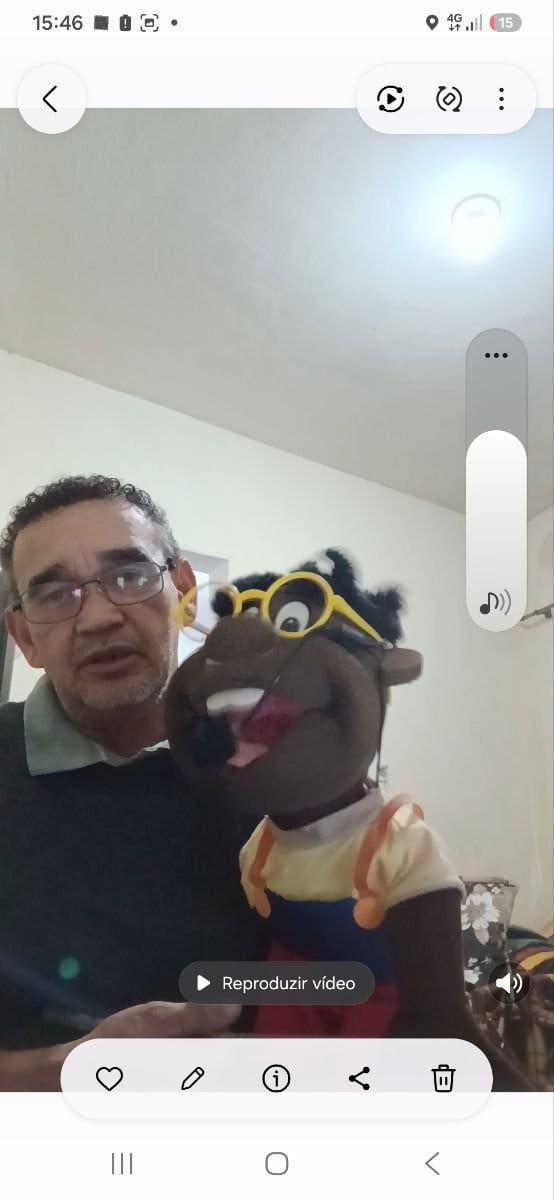 Boneco Chico Comunicação em porta de loja - Foto 4